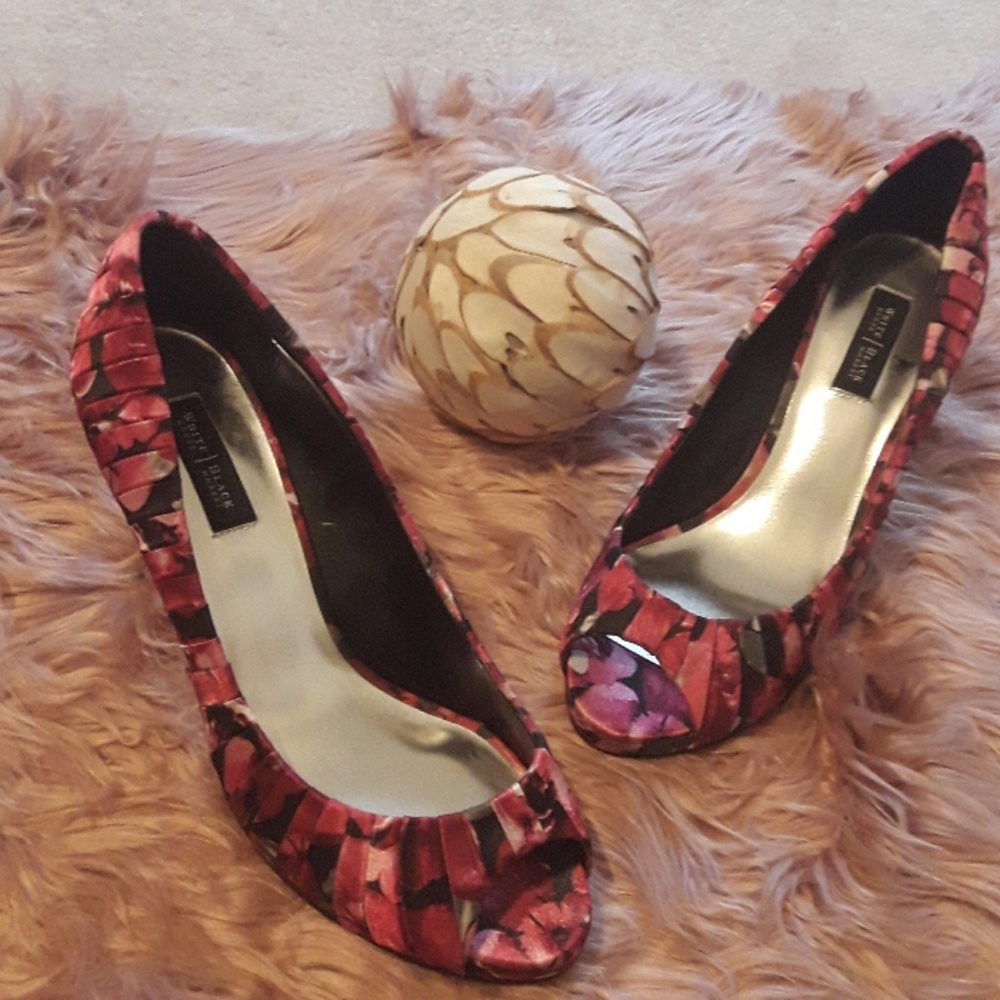 White House Black Market Floral Pumps 7.5